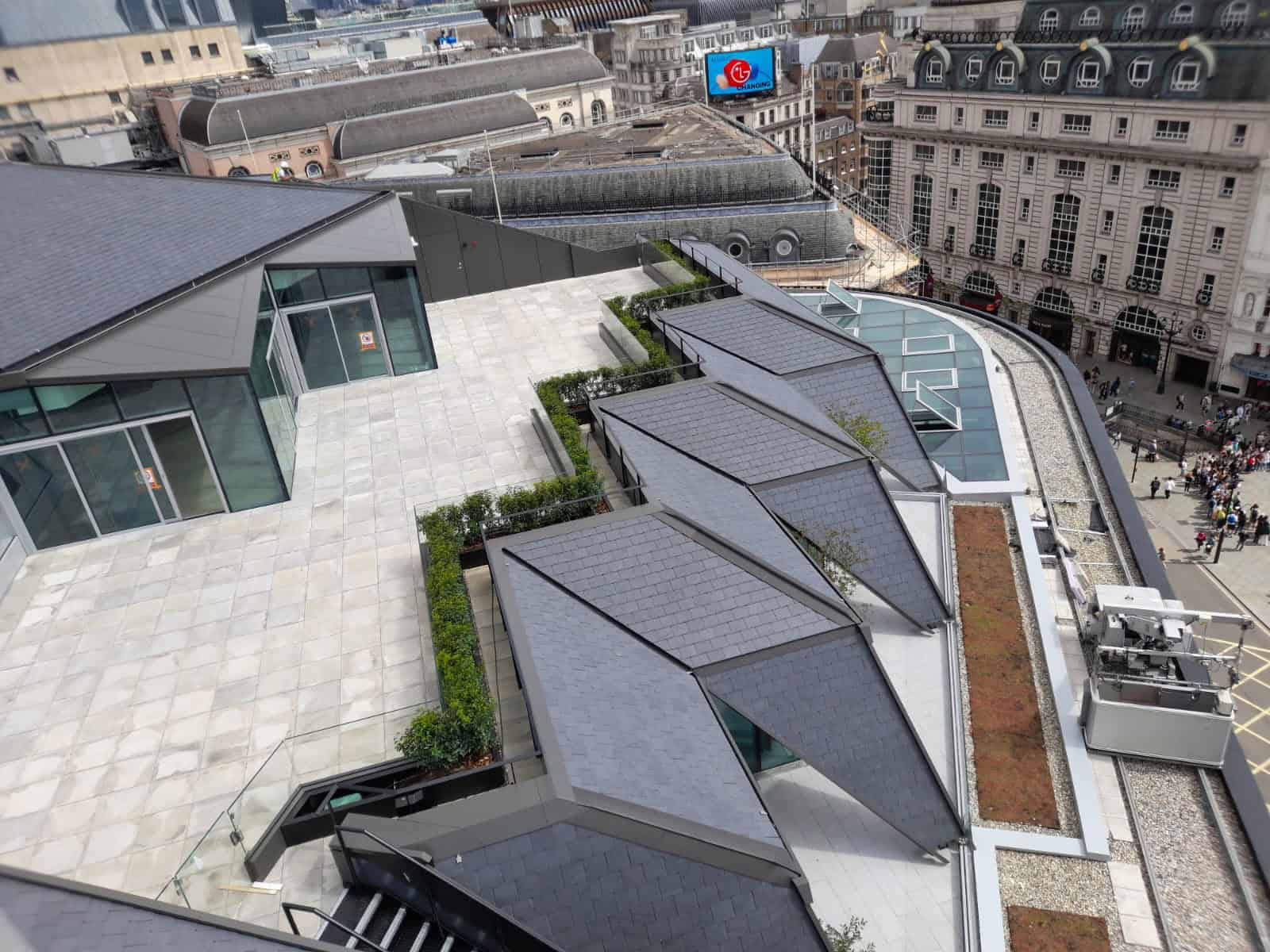 Lucent W1, Piccadilly Circus